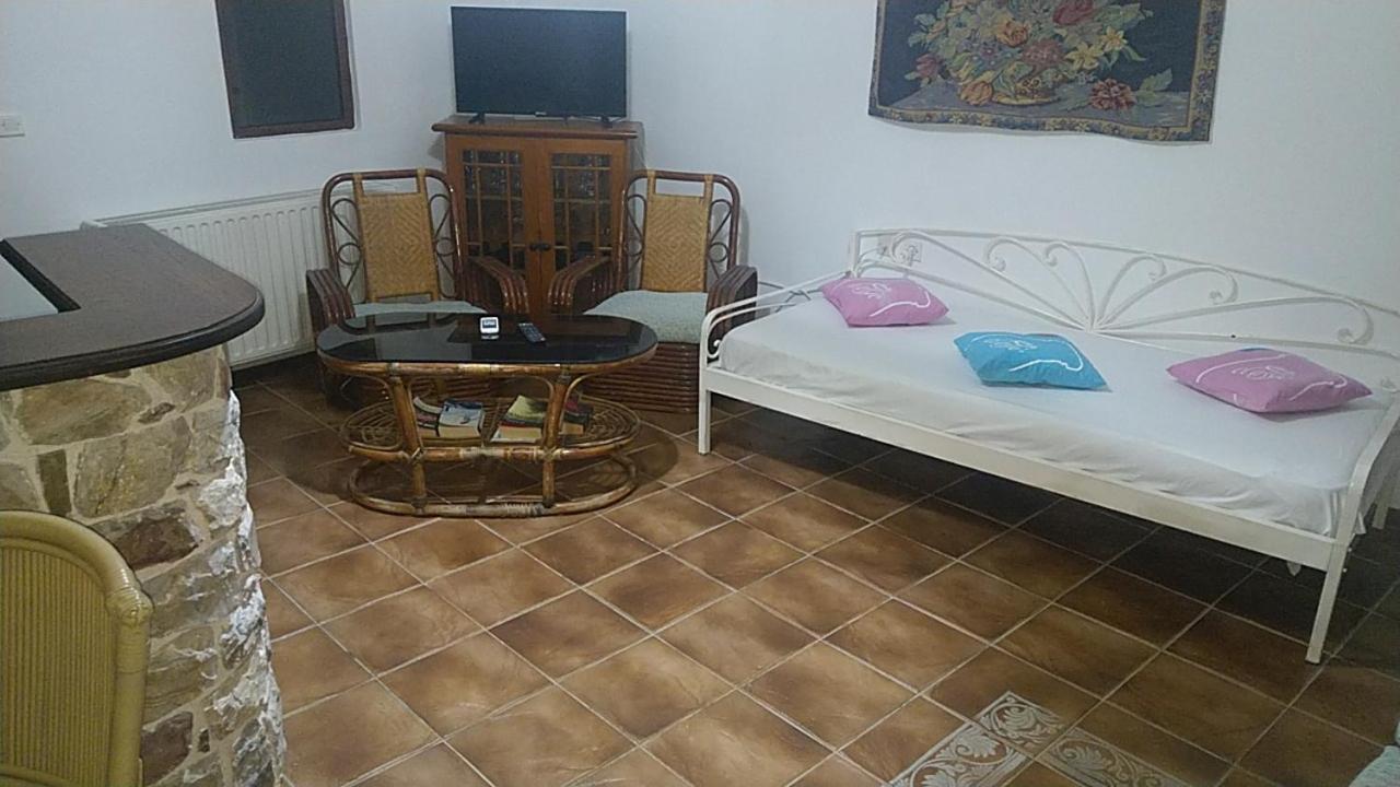Το Πετρινο Villa Agia Marina Mikrolimanou Exterior photo